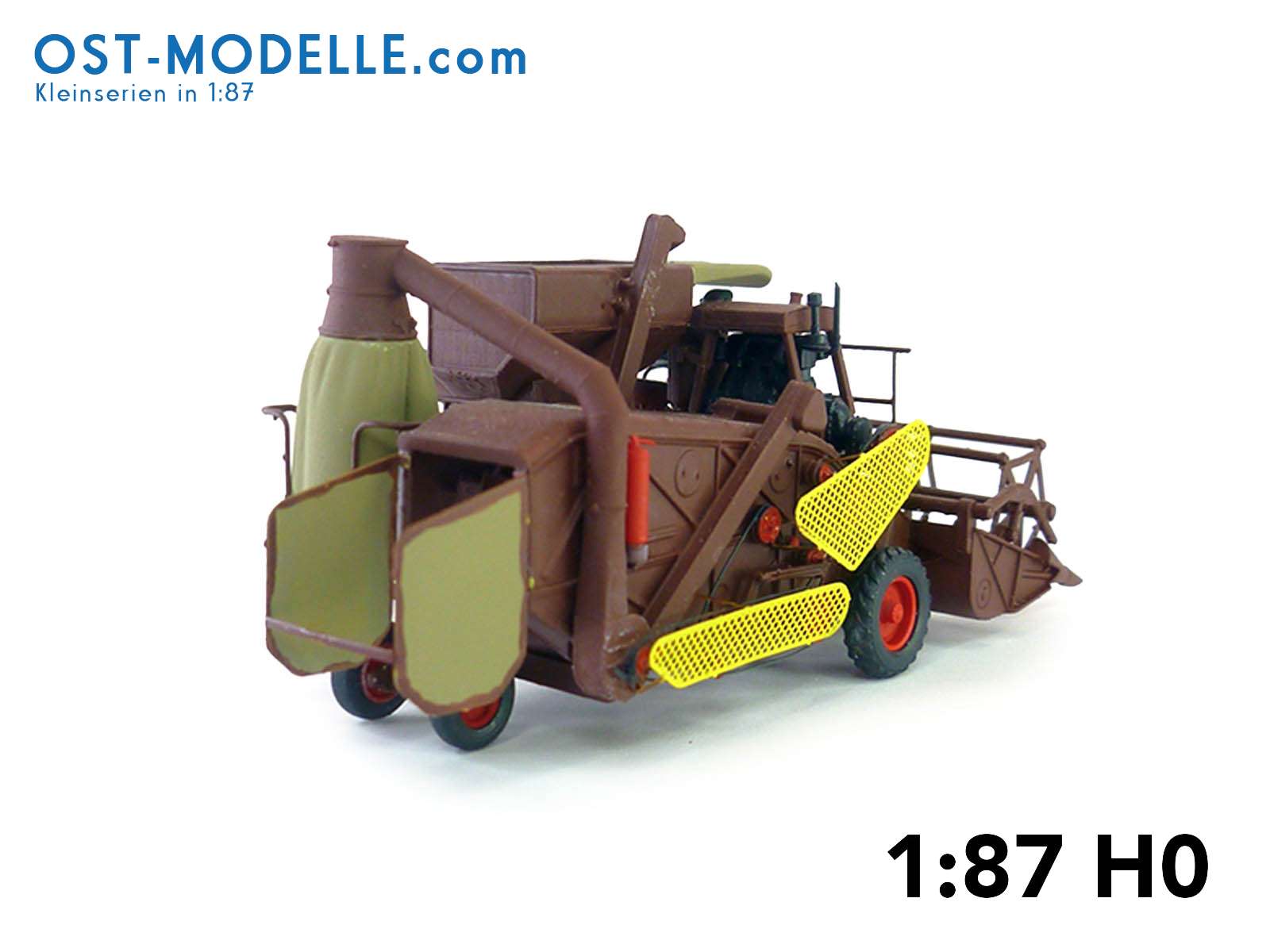 Maehdrescher E175 mit Spreusack rotbraun